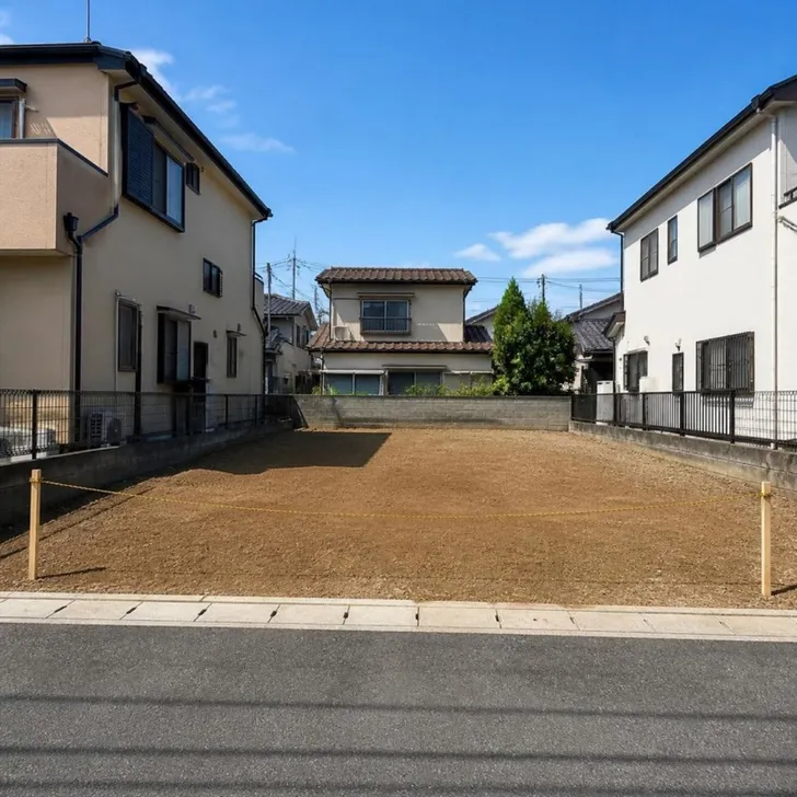解体後の更地と売地の看板(イメージ)